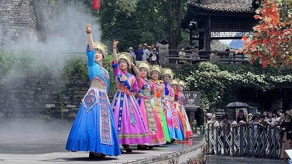 乘势而上 开辟
新局丨亚丹整家定制在热辣滚烫中逆势破